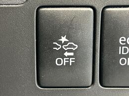 【スマートアシスト】走行中に前方の車両等を認識し、衝突しそうな時は警報とブレーキで衝突回避と被害軽減をアシスト。より安全にドライブをお楽しみいただけます。