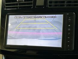 【バックカメラ】駐車時に後方がリアルタイム映像で確認できます。大型商業施設や立体駐車場での駐車時や、夜間のバック時に大活躍！運転スキルに関わらず、今や必須となった装備のひとつです！