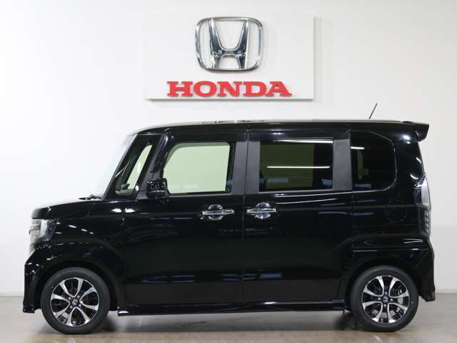 ボディカラーはクリスタルブラックパールです。