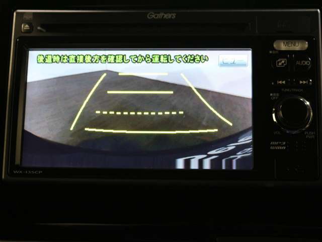 リアカメラ付きで後退時も安心です。