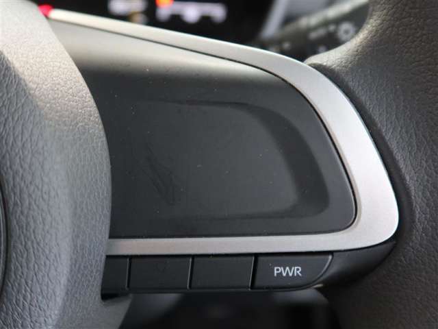 登坂時や車線合流時などに頼りになるパワーモード付き。