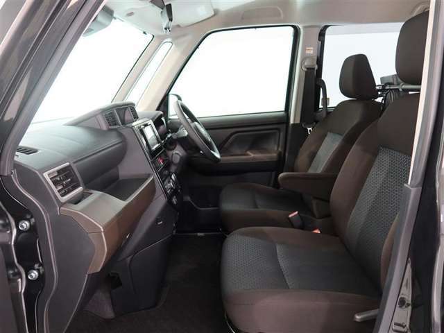 見通しのよいすっきりとした視界で、誰でも運転しやすいです。運転のしやすさは疲れにくさにも繋がりますよ♪