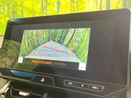 【バックカメラ】駐車時に後方がリアルタイム映像で確認できます。大型商業施設や立体駐車場での駐車時や、夜間のバック時に大活躍！運転スキルに関わらず、今や必須となった装備のひとつです！