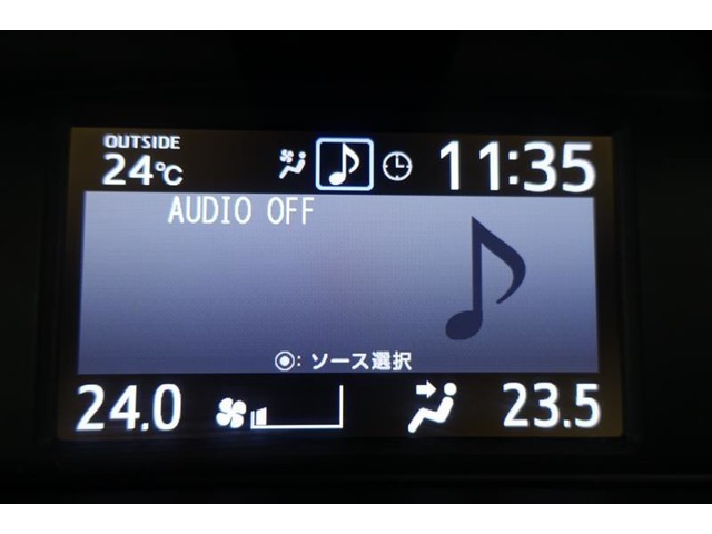 ★運転席と助手席でそれぞれお好みに合わせて温度設定が行えるフルオートエアコンです。外気温や室温、日射量を感知し、吹き出し温度、風量を緻密に制御します