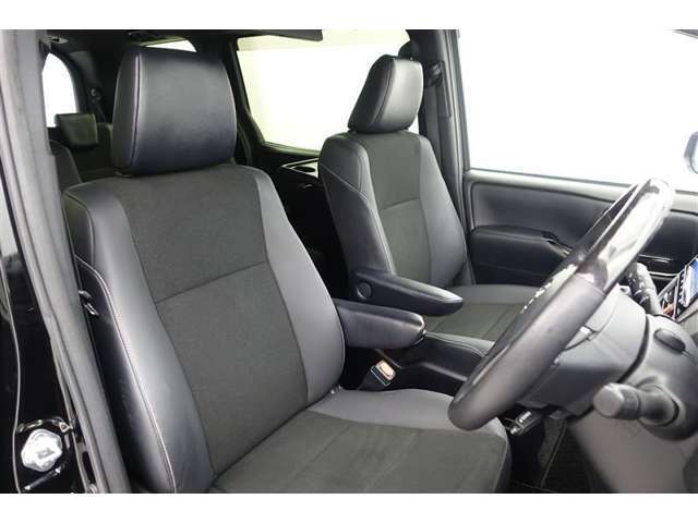しっかりとしていて上質な座り心地のシートです。　座り心地も良くて長時間の運転も快適ですよ。　肌触りの良いシートが評判です。