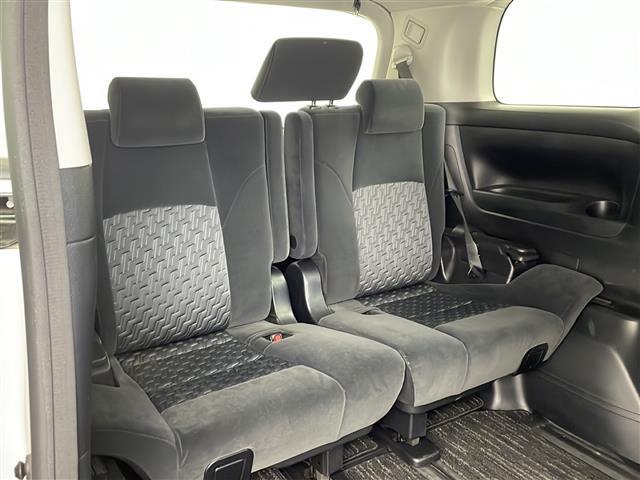 【運転席】座り心地が良いシートなので長時間の運転でも快適にお過ごしいただけます。新品のフロアマットのご注文も可能です。掲載箇所以外にご希望の写真がございましたらお気軽にお問い合わせ下さい。