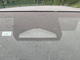 【トヨタセーフティセンス】走行中に前方の車両等を認識し、衝突しそうな時は警報とブレーキで衝突回避と被害軽減をアシスト。より安全にドライブをお楽しみいただけます。