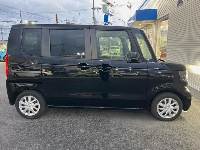 高透明度のガラス皮膜で撥水はもちろん、上質なツヤ・光沢を実現。紫外線や酸性雨から大切な愛車を保護し、色あせ・劣化を防止。「弾スプラッシュコート」、「弾プリミッサコート」からお選びいただけます。