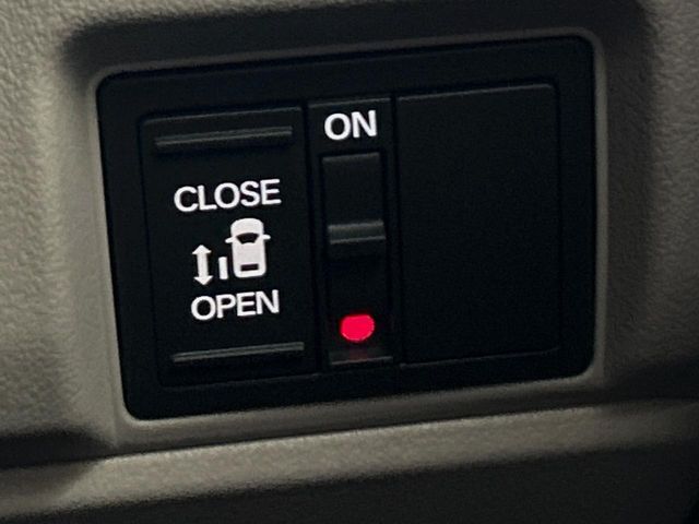 【パワースライドドア】スマートキーや運転席のスイッチでスライドドアの開閉が可能♪電動だから力を入れてドアを開ける必要が無く、小さいお子様でも、重い荷物を持っている時もラクに開け閉めできます♪