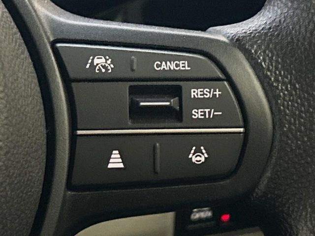 【アダプティブクルーズコントロール】高速道路での長距離走行が楽に！！自動で速度を保つクルーズコントロールが、衝突軽減システムと連携し、前方の車両を感知して車間を保つように速度調節してくれます！！