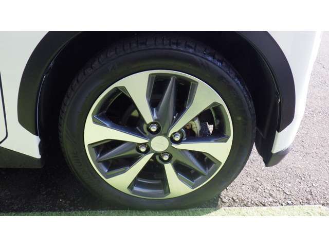 タイヤの役割：自動車の重さを支えます。駆動力・制動力を路面に伝えます。衝撃を和らげます。方向を転換・維持します。