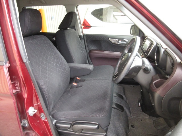 運転席には高さ調整ができる『シートハイトアジャスター機能』が付いています！これなら小柄な方にも大柄な方にも自分にぴったりの運転姿勢がとれますね～！