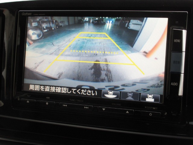 バックをするとき自動でリアの様子が映る『リアカメラ』付き！ナビ画面で確認しながらバックができますから安心ですね。でも、目視も大切ですよ！安全第一でお願いします！