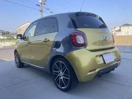 上質なノーマル車を中心に販売していますのでハンドル、シート、ドア内張り、コンソールボックス、フロアカーペットなど大変綺麗です。室内にタバコの臭いなどもありませんので、ご安心ください。