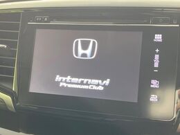 【メーカー純正ナビ】インテリアに溶け込むスタイリッシュな「専用設計」メーカーナビを装備♪視認性や操作性など基本性能にも優れ、より上質なカーライフをお楽しみいただけます。