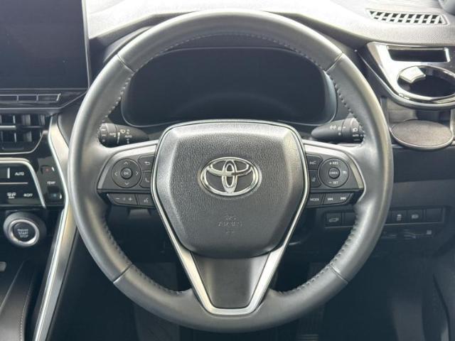 WECARSの展示場では実際に見て、触ってお車をお選びいただけます！知識の豊富な営業スタッフが様々なカーライフをご提案いたします！