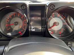 デジタルで見やすいスピードメータです。