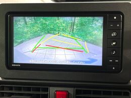 【バックカメラ】駐車時に後方がリアルタイム映像で確認できます。大型商業施設や立体駐車場での駐車時や、夜間のバック時に大活躍！運転スキルに関わらず、今や必須となった装備のひとつです！