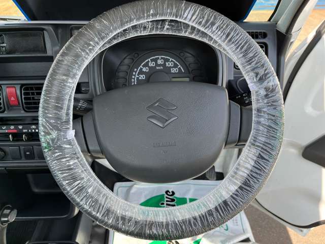 ハンドルも操作性良好です！車内もクリーニングしてのお引渡しになります。