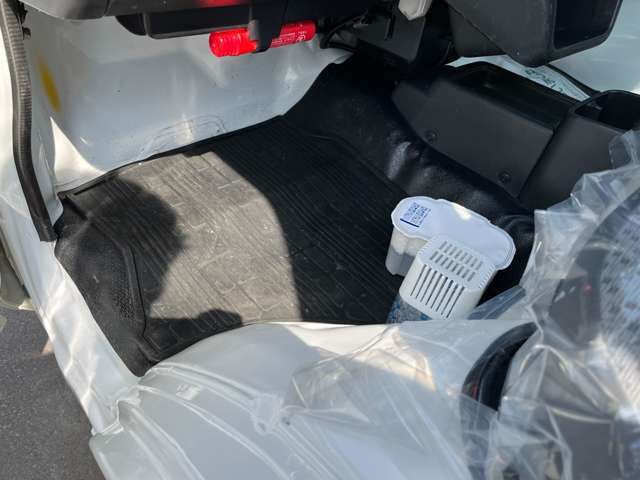 フロアマットも綺麗にクリーニングして納車しております！