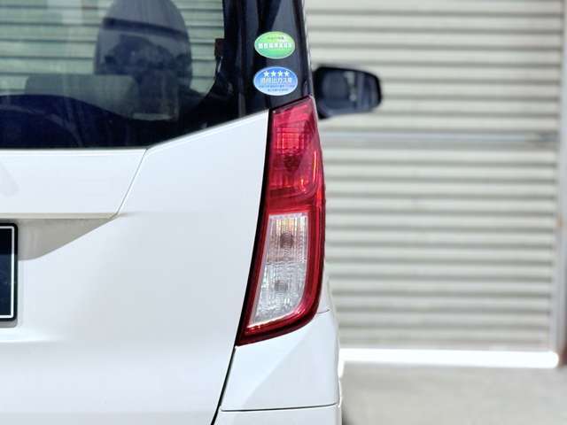 バックドアも開け閉めし易く、お買い物の荷物もゆったり積むことが可能です。The rear door is easy to open and close, making it convenient to load your shopping bags with plenty of space