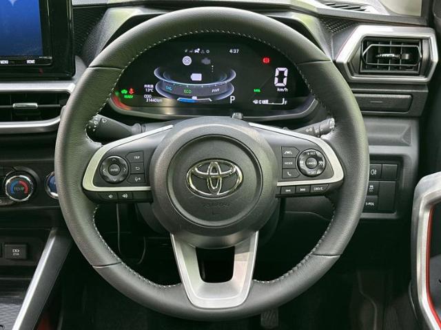 WECARSの展示場では実際に見て、触ってお車をお選びいただけます！知識の豊富な営業スタッフが様々なカーライフをご提案いたします！