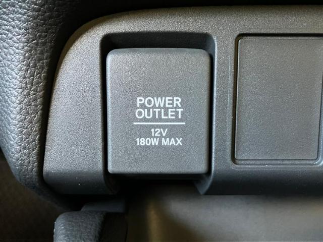 WECARSの展示場では実際に見て、触ってお車をお選びいただけます！知識の豊富な営業スタッフが様々なカーライフをご提案いたします！