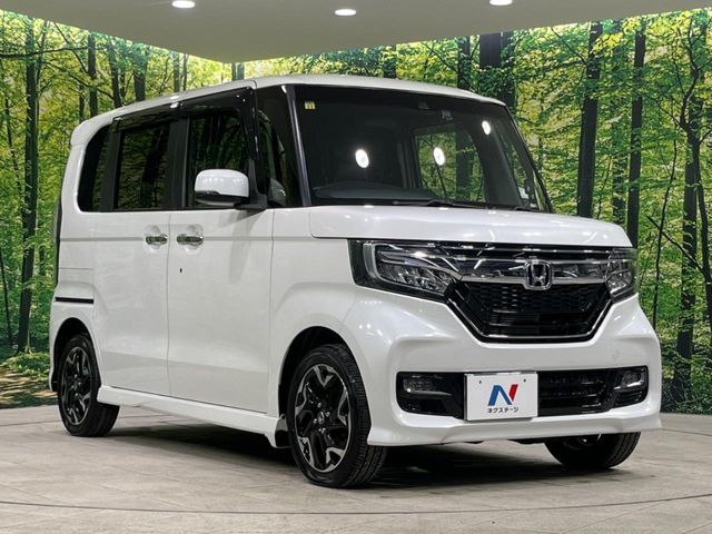 大好評のボディコーティング「弾スプラッシュコート」もご納車までに施工可能。通常のガラスコートと異なる、耐久年数6年の無機質ガラスコーティングが、ボディをキレイな状態に保ってくれます。