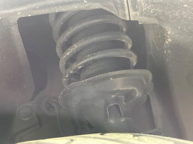 お車を安心してお乗りいただく為には、足回りの定期点検が欠かせません。サービスサポート（有償保証）では無料点検もご提供しており、安心のカーライフをお過ごしいただけるサポート体制が整っています。