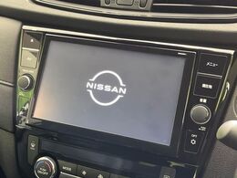 【純正9型ナビ】人気の純正ナビを装備しております。ナビの使いやすさはもちろん、オーディオ機能も充実！キャンプや旅行はもちろん、通勤や買い物など普段のドライブも楽しくなるはず♪