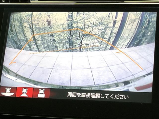 【バックカメラ】駐車時に後方がリアルタイム映像で確認できます。大型商業施設や立体駐車場での駐車時や、夜間のバック時に大活躍！運転スキルに関わらず、今や必須となった装備のひとつです！