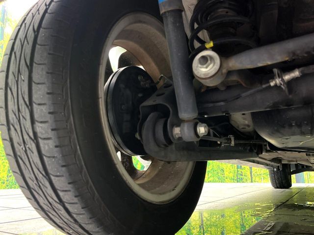 お車を安心してお乗りいただく為には、足回りの定期点検が欠かせません。サービスサポート（有償保証）では無料点検もご提供しており、安心のカーライフをお過ごしいただけるサポート体制が整っています。