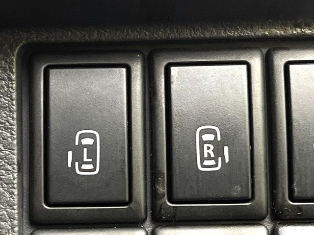 【両側パワースライドドア】スマートキーや運転席のスイッチで後席両側スライドドアの開閉が可能♪電動だから力を入れてドアを開ける必要が無く、小さなお子様でも簡単に開け閉めでき快適です♪