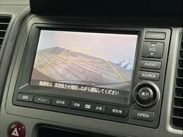 バックカメラ搭載。駐車時も安心です。