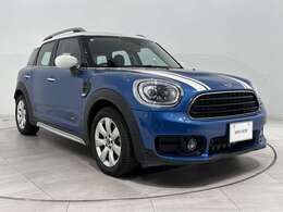 おすすめポイント2：社外カスタム多数！ぜひお車を見にご来店ください。（ヘッドライトプロテクション、社外ステアリング、センターメーターホルダー、ルーフラッピング等）