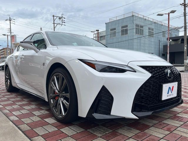 大好評のボディコーティング「弾スプラッシュコート」もご納車までに施工可能。通常のガラスコートと異なる、耐久年数6年の無機質ガラスコーティングが、ボディをキレイな状態に保ってくれます。