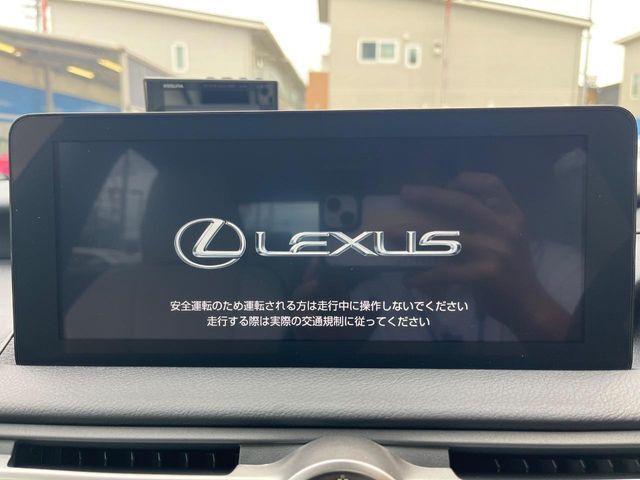 【純正ナビ】人気の純正ナビを装備しております。ナビの使いやすさはもちろん、オーディオ機能も充実！キャンプや旅行はもちろん、通勤や買い物など普段のドライブも楽しくなるはず♪