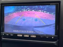 【バックカメラ】駐車時に後方がリアルタイム映像で確認できます。大型商業施設や立体駐車場での駐車時や、夜間のバック時に大活躍！運転スキルに関わらず、今や必須となった装備のひとつです！