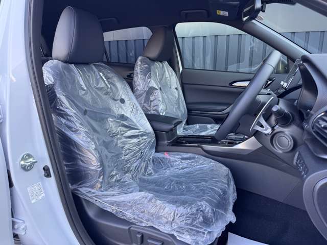 運転席画像です。パワーシートを採用。