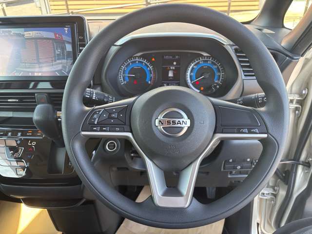運転中のオーディオ操作は、ステアリングで行いましょう。安全運転で。