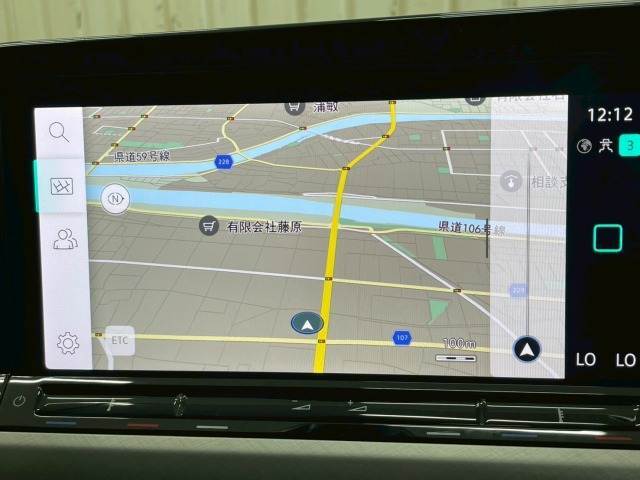 【純正メモリナビ】装備でフルセグTV視聴やBluetooth等充実装備。