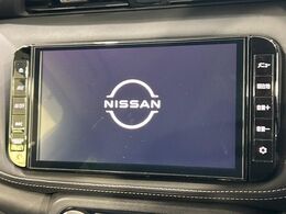 【純正ナビ】人気の純正ナビを装備しております。ナビの使いやすさはもちろん、オーディオ機能も充実！キャンプや旅行はもちろん、通勤や買い物など普段のドライブも楽しくなるはず♪