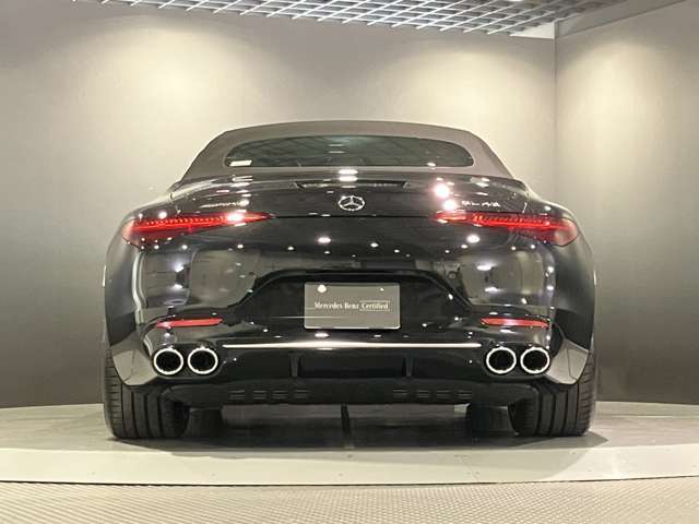 当社はメルセデス・ベンツ正規販売店指定板金塗装工場を併設しております。日々のメンテナンスから板金・修理までワンストップでご提供可能です。