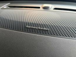 【harman　kardon】ハーマンカードンのHi-Fiスペシャリストと共に、モデル別に開発・設計された専用チューニングが臨場感溢れる音響空間を実現しています。
