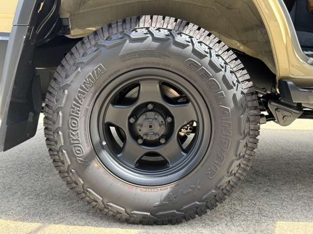 タイヤの山もあり、ホイールも綺麗ですよ！