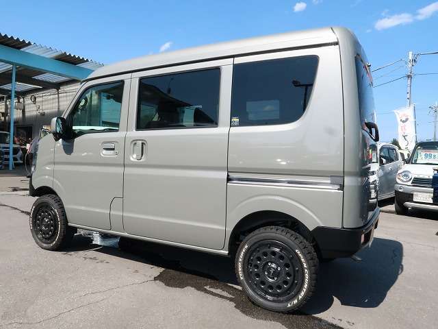 提携の板金工場もあります！ご安心ください！事故修理やキズ・へこみなどお車の傷の事でお困りのお客様も是非ご来店ください！仕上がりも良く、リーズナブルに、そして出来るだけ早く作業いたします！