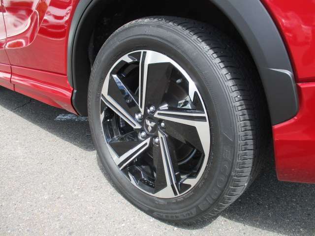 リヤタイヤの写真です。最後の写真までご覧頂きましてありがとうございました。