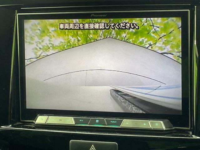 WECARSの展示場では実際に見て、触ってお車をお選びいただけます！知識の豊富な営業スタッフが様々なカーライフをご提案いたします！