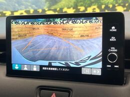 【バックカメラ】駐車時に後方がリアルタイム映像で確認できます。大型商業施設や立体駐車場での駐車時や、夜間のバック時に大活躍！運転スキルに関わらず、今や必須となった装備のひとつです！
