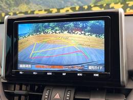【バックカメラ】駐車時に後方がリアルタイム映像で確認できます。大型商業施設や立体駐車場での駐車時や、夜間のバック時に大活躍！運転スキルに関わらず、今や必須となった装備のひとつです！